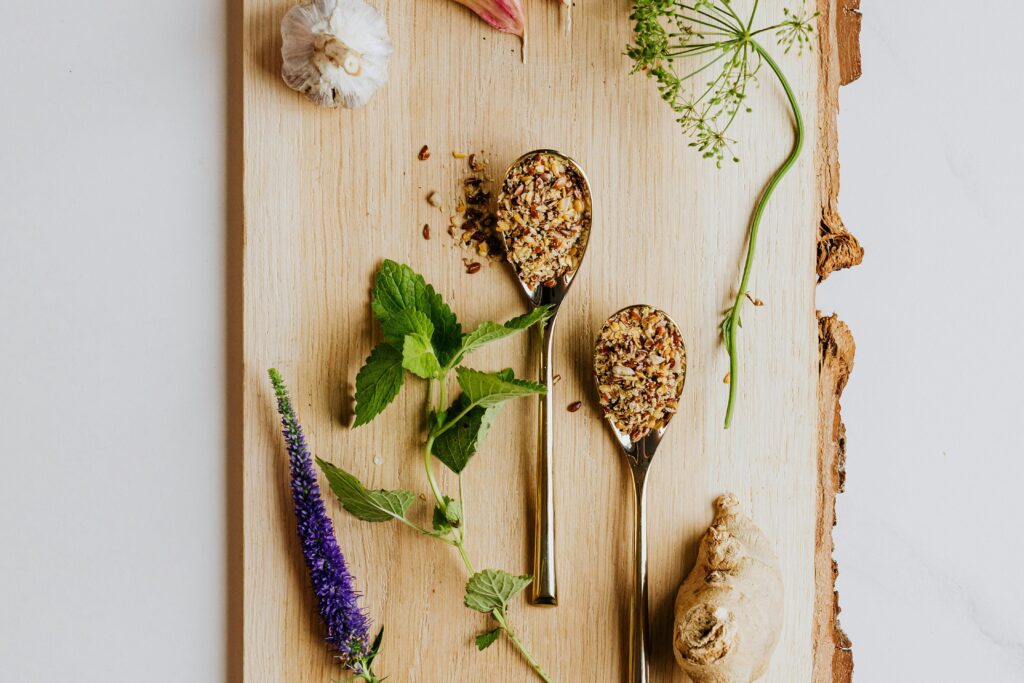 Wie man Knoblauch richtig trocknet und lagert – Praktische Ratschläge für optimale Haltbarkeit